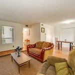 Walkable Dallas Condo About 3 Mi To Downtown!