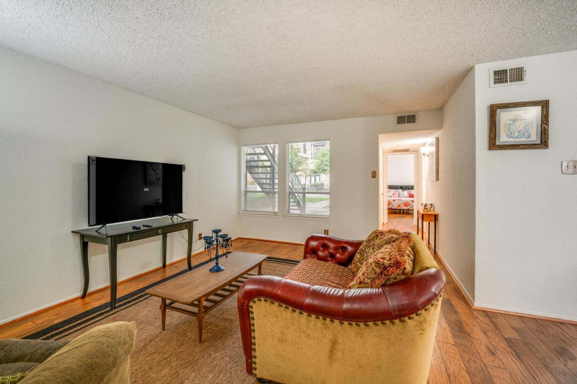 Walkable About 3 Mi To Downtown! *