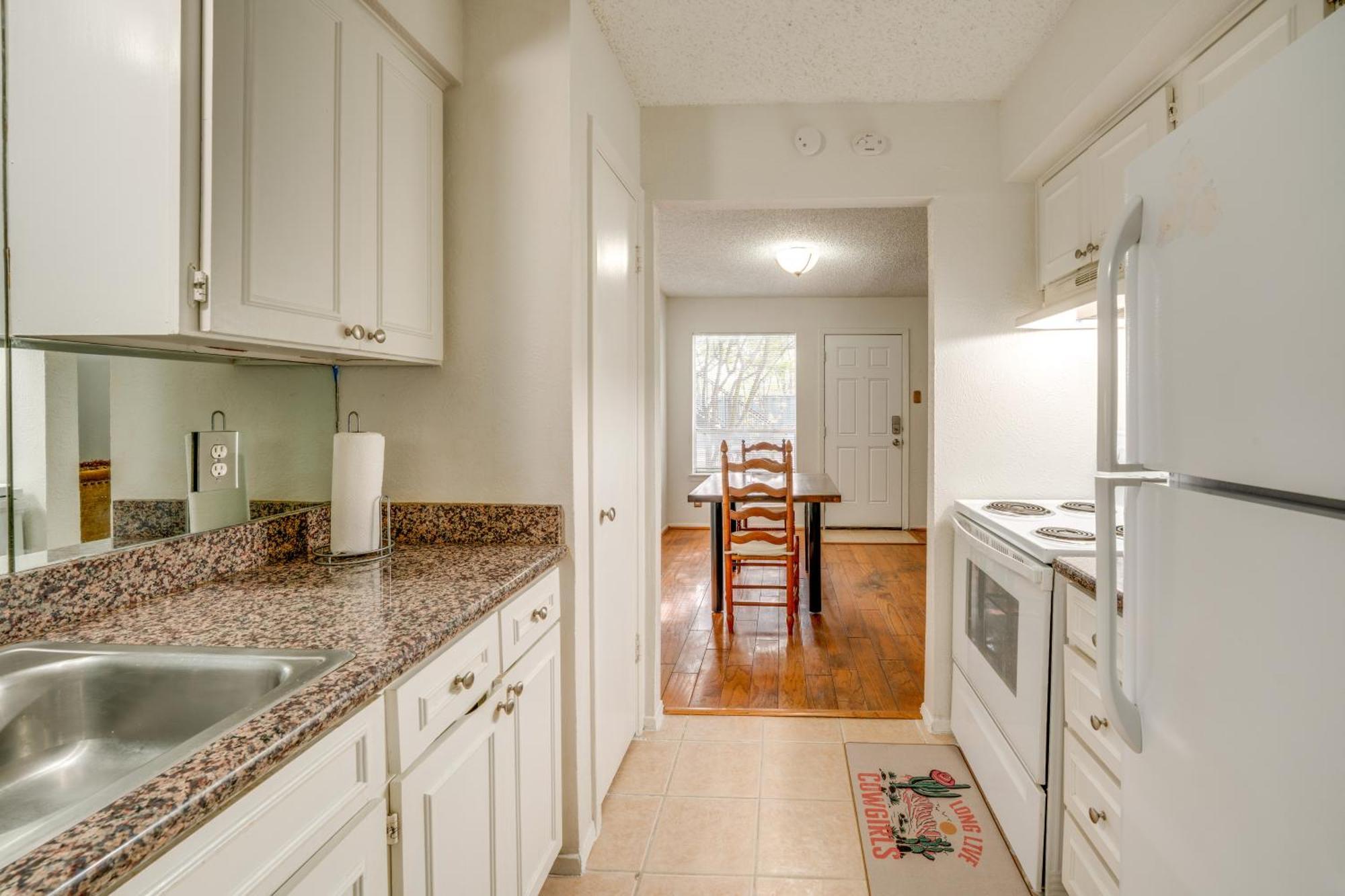 Walkable About 3 Mi To Downtown!