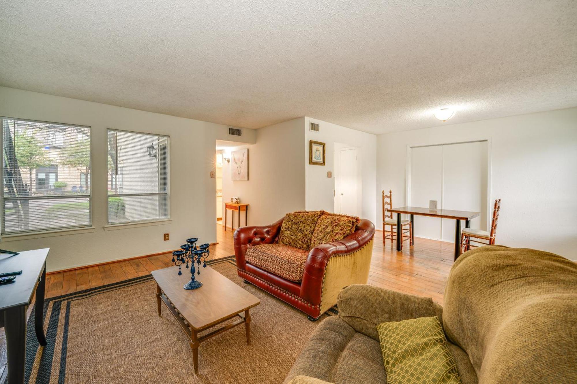 Apartment Walkable About 3 Mi To Downtown! Dallas
