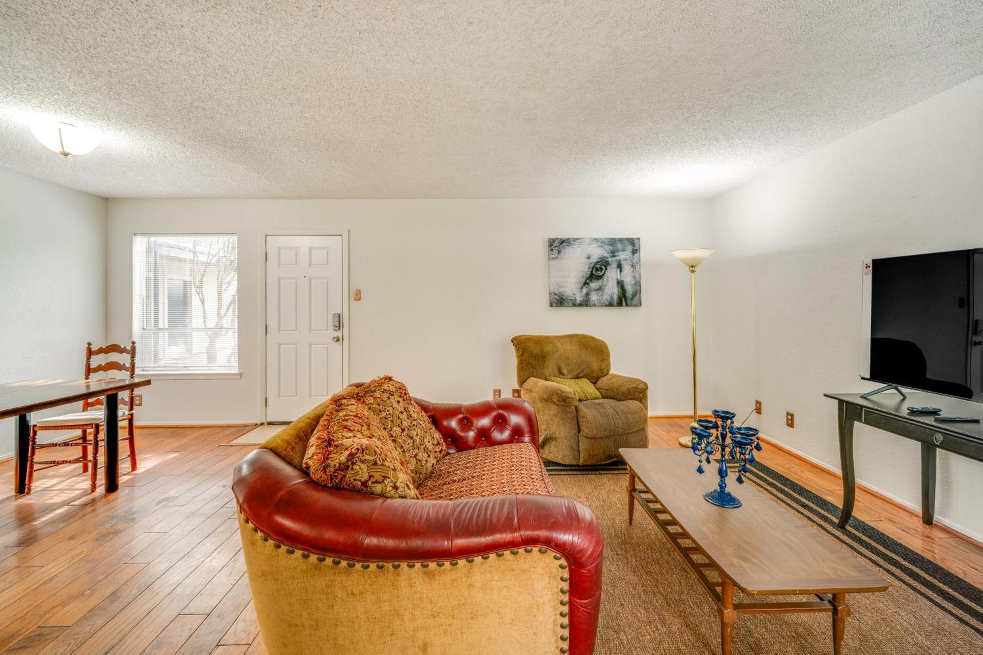 Walkable About 3 Mi To Downtown! *