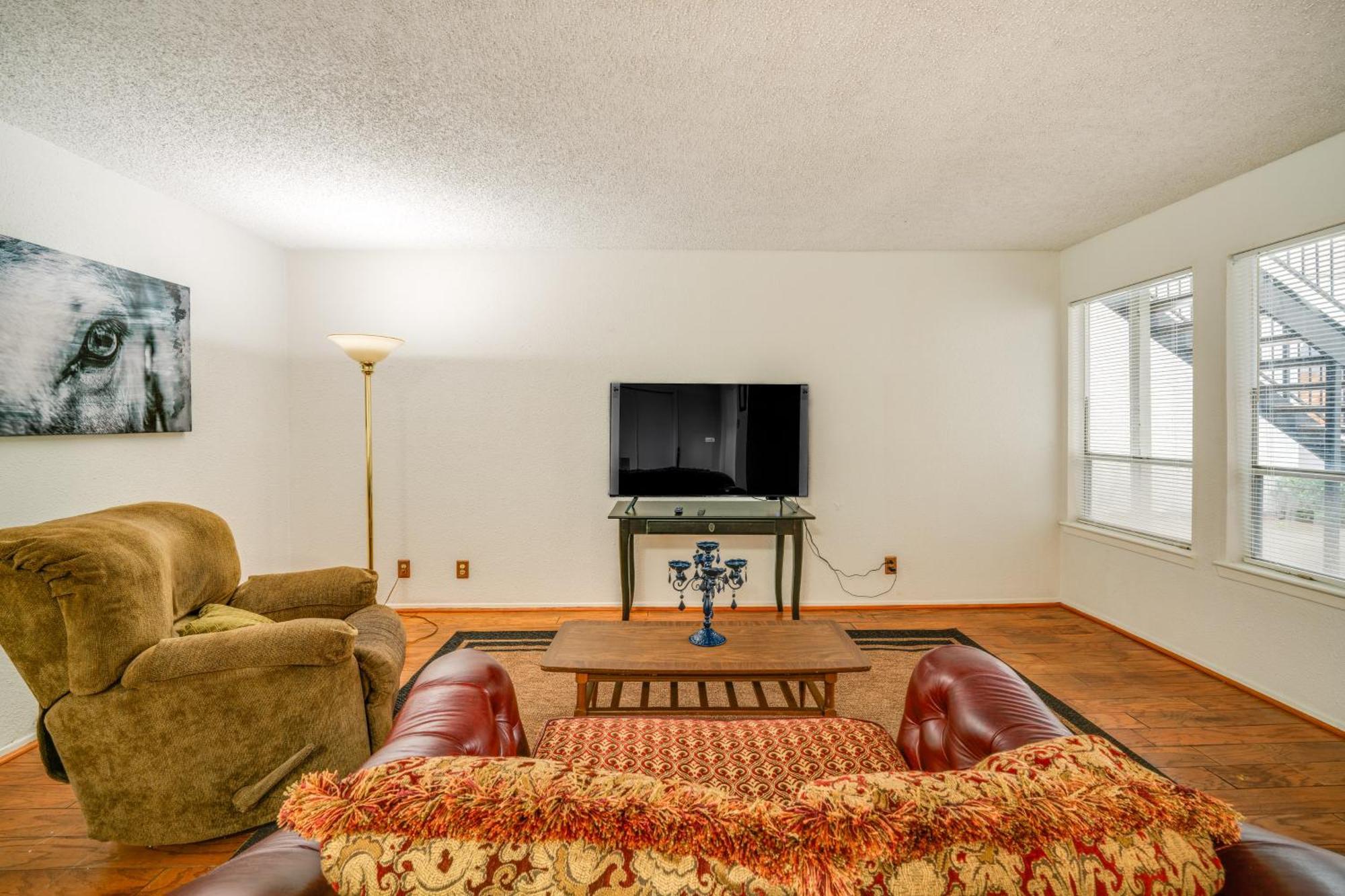 Walkable About 3 Mi To Downtown! Apartment