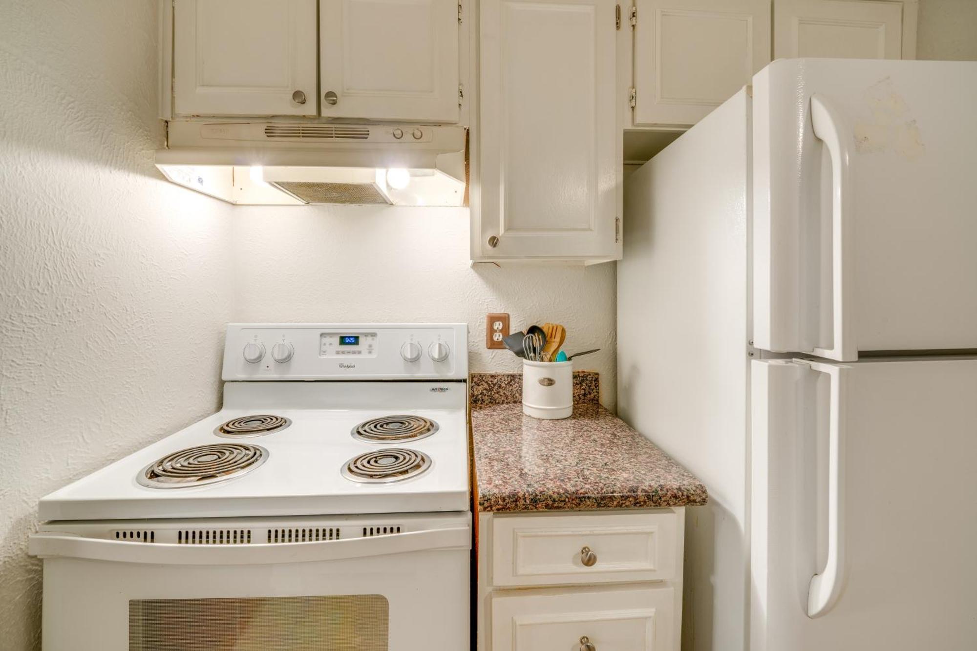 Apartment Walkable About 3 Mi To Downtown!