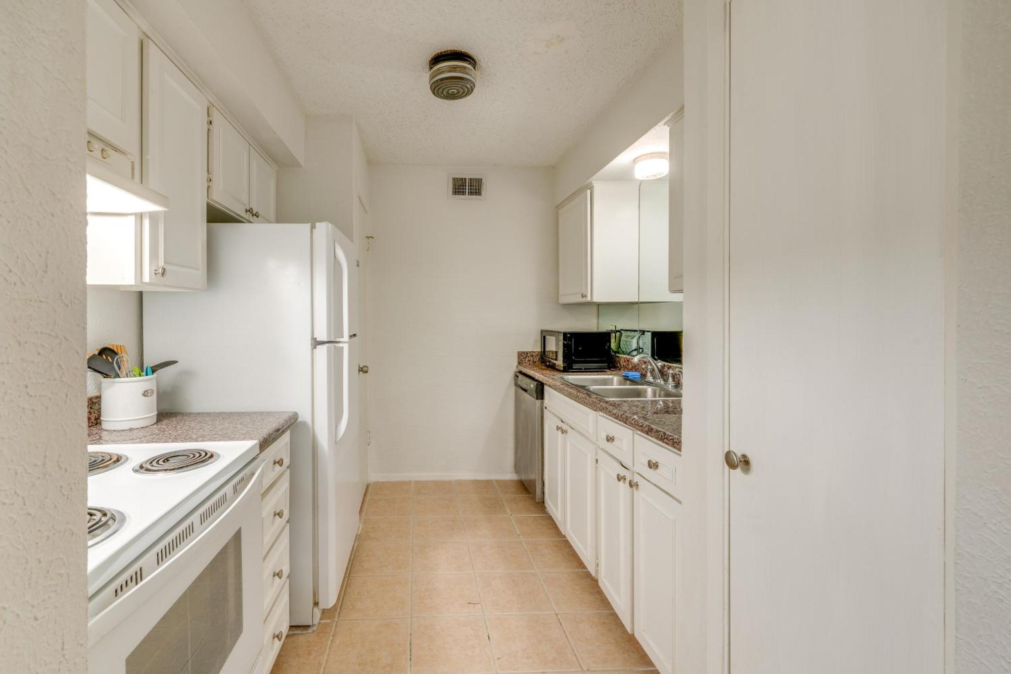 Walkable About 3 Mi To Downtown!
