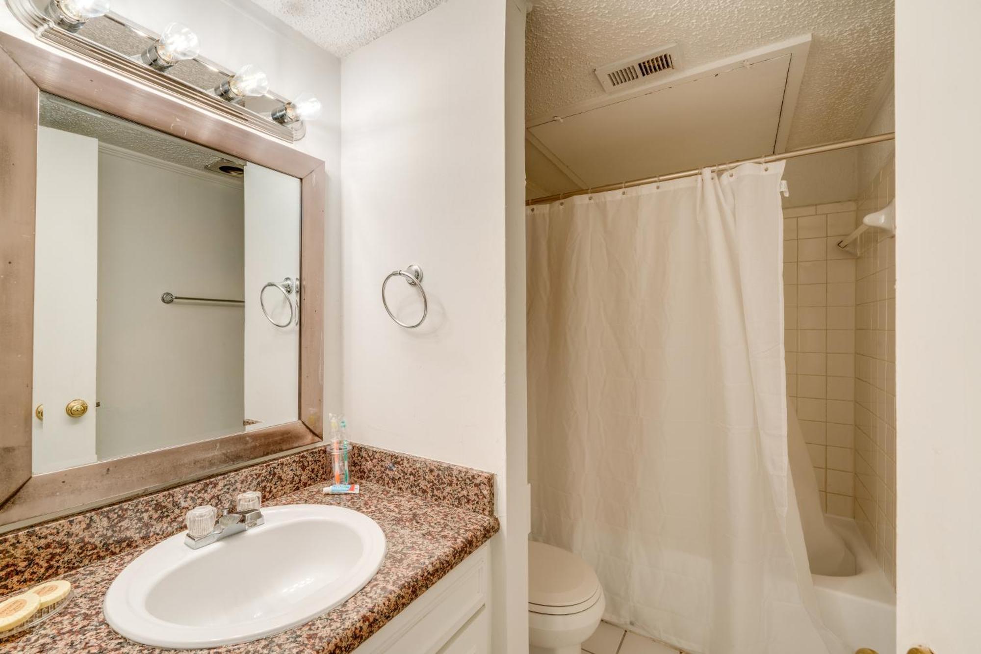 Apartment Walkable About 3 Mi To Downtown! Dallas