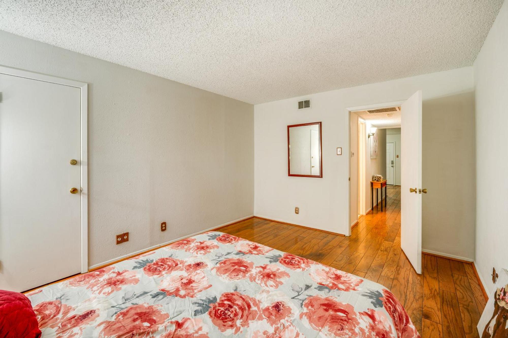 Walkable About 3 Mi To Downtown!