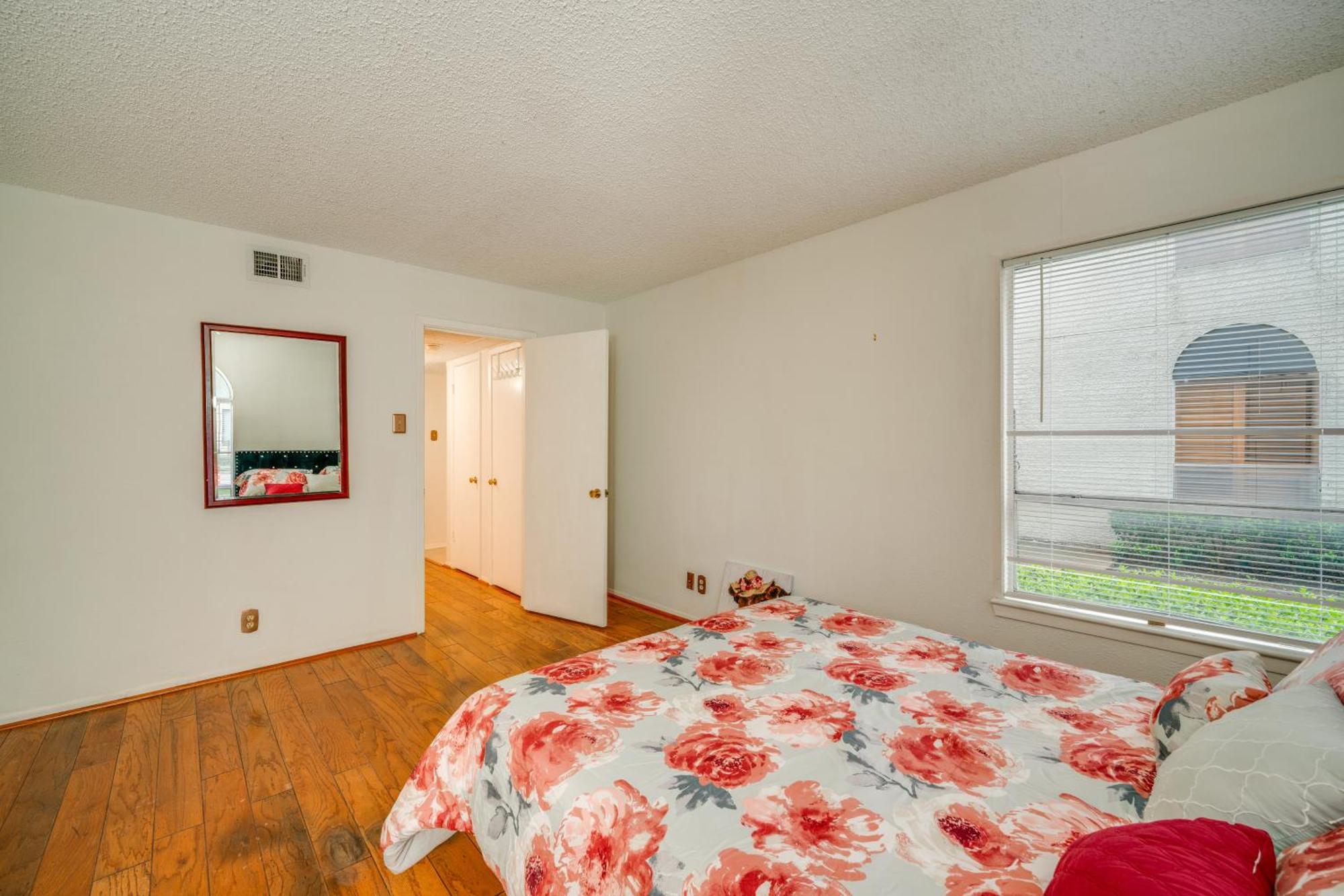 Walkable About 3 Mi To Downtown!