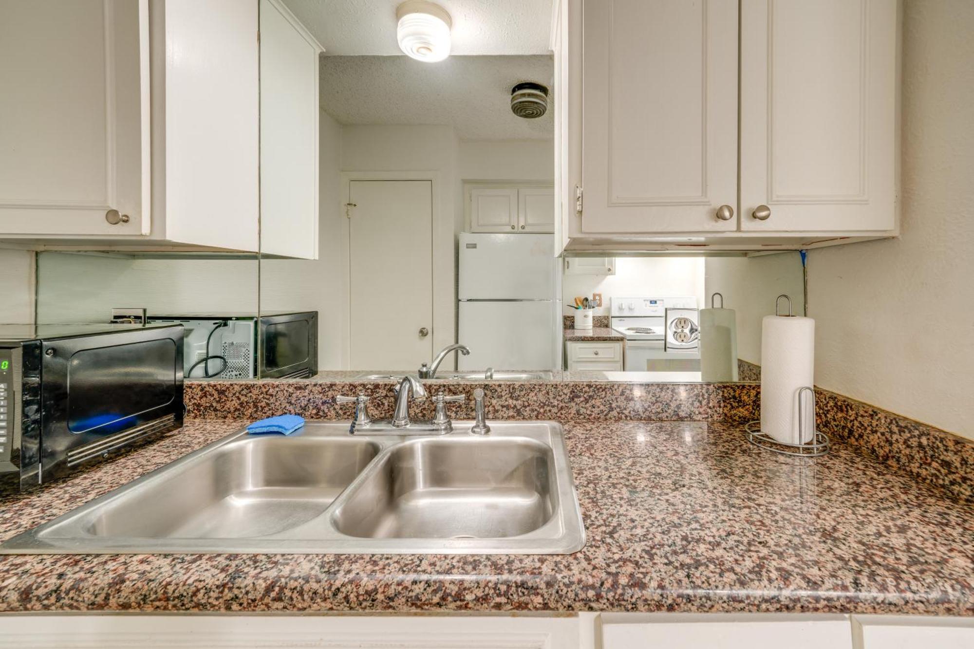 Walkable About 3 Mi To Downtown! Apartment Dallas