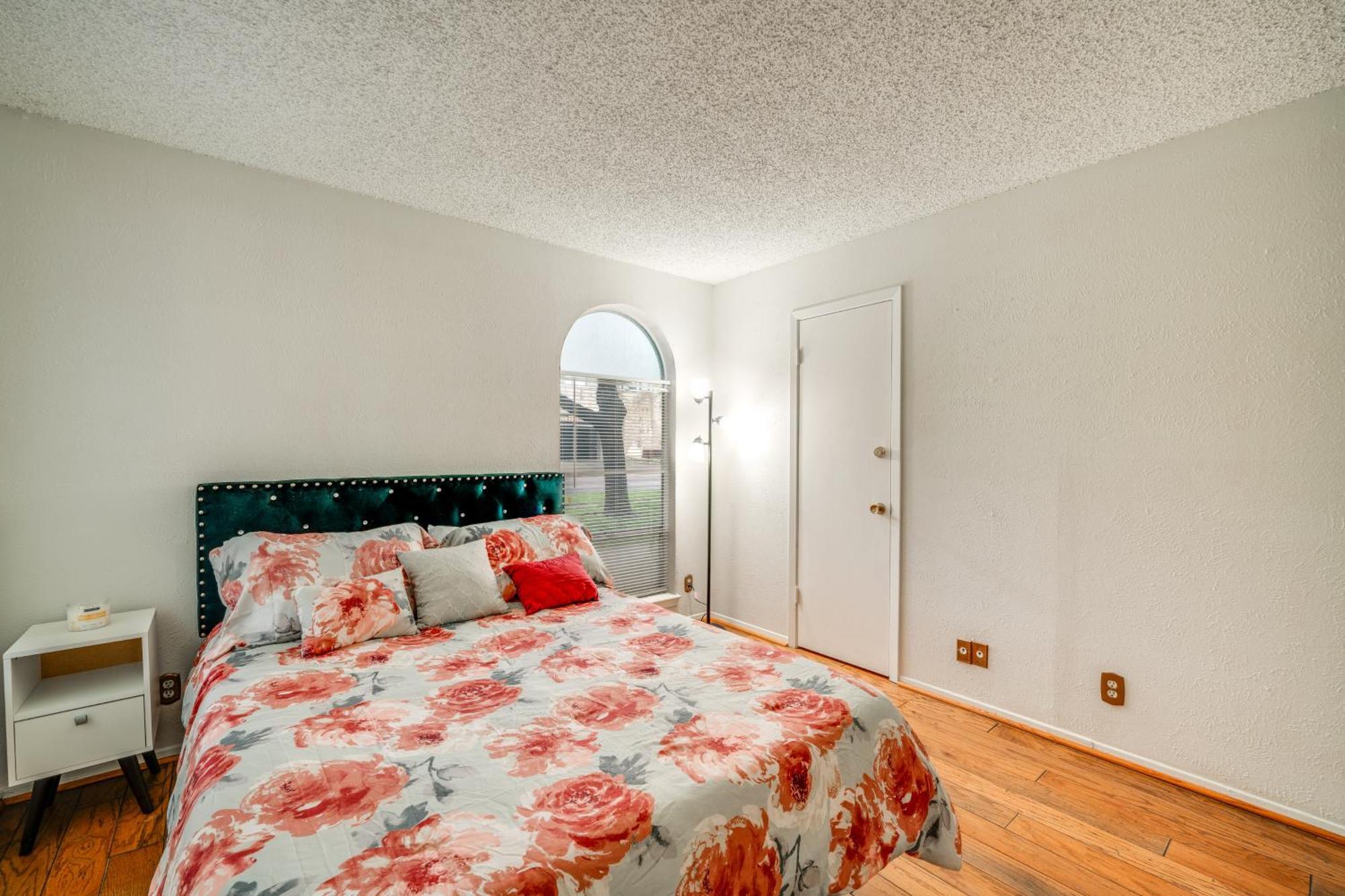 Walkable About 3 Mi To Downtown! Dallas