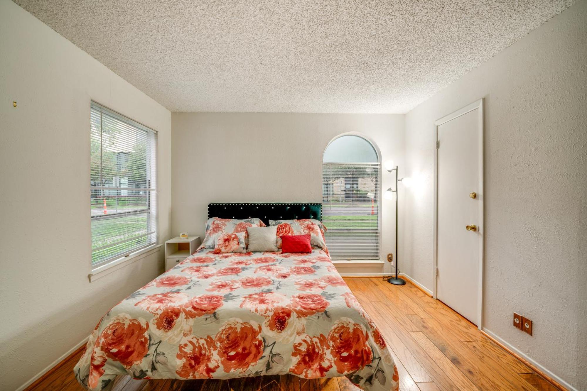 Walkable About 3 Mi To Downtown! * Dallas