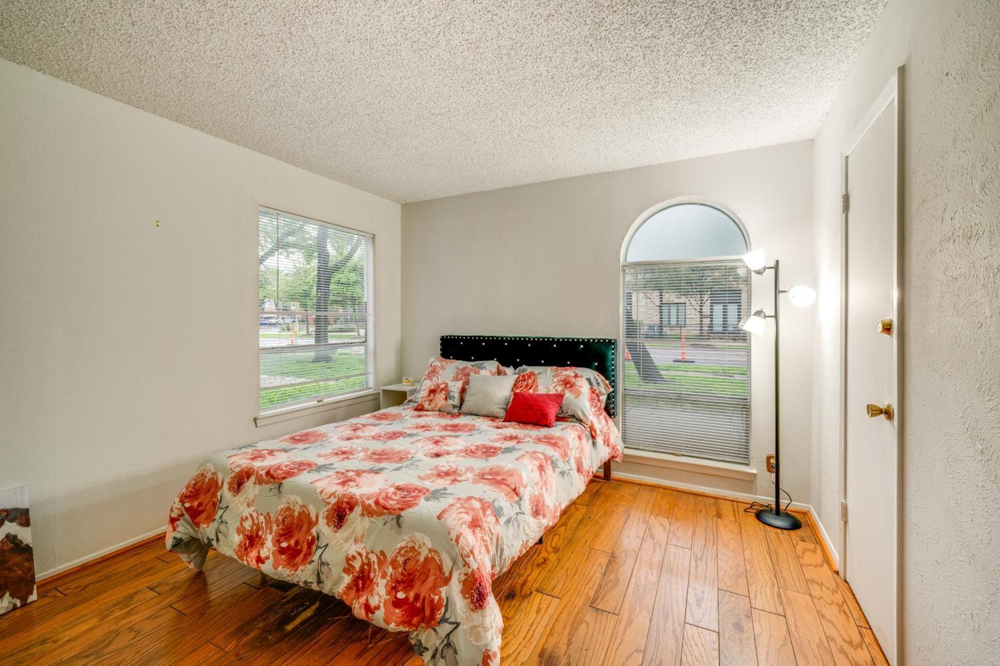 Walkable About 3 Mi To Downtown! * Dallas