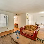 Walkable Dallas Condo About 3 Mi To Downtown!