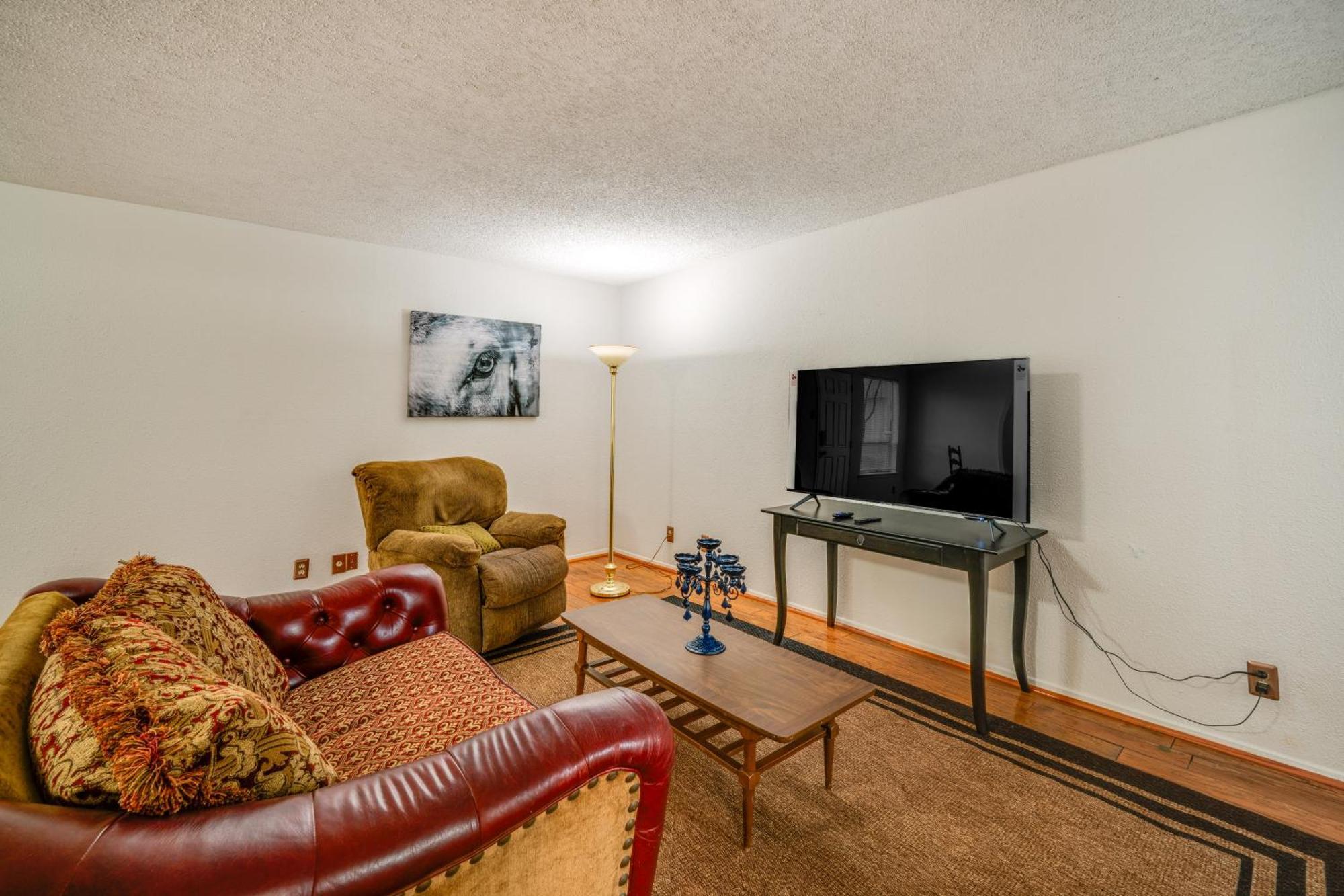 Walkable About 3 Mi To Downtown!