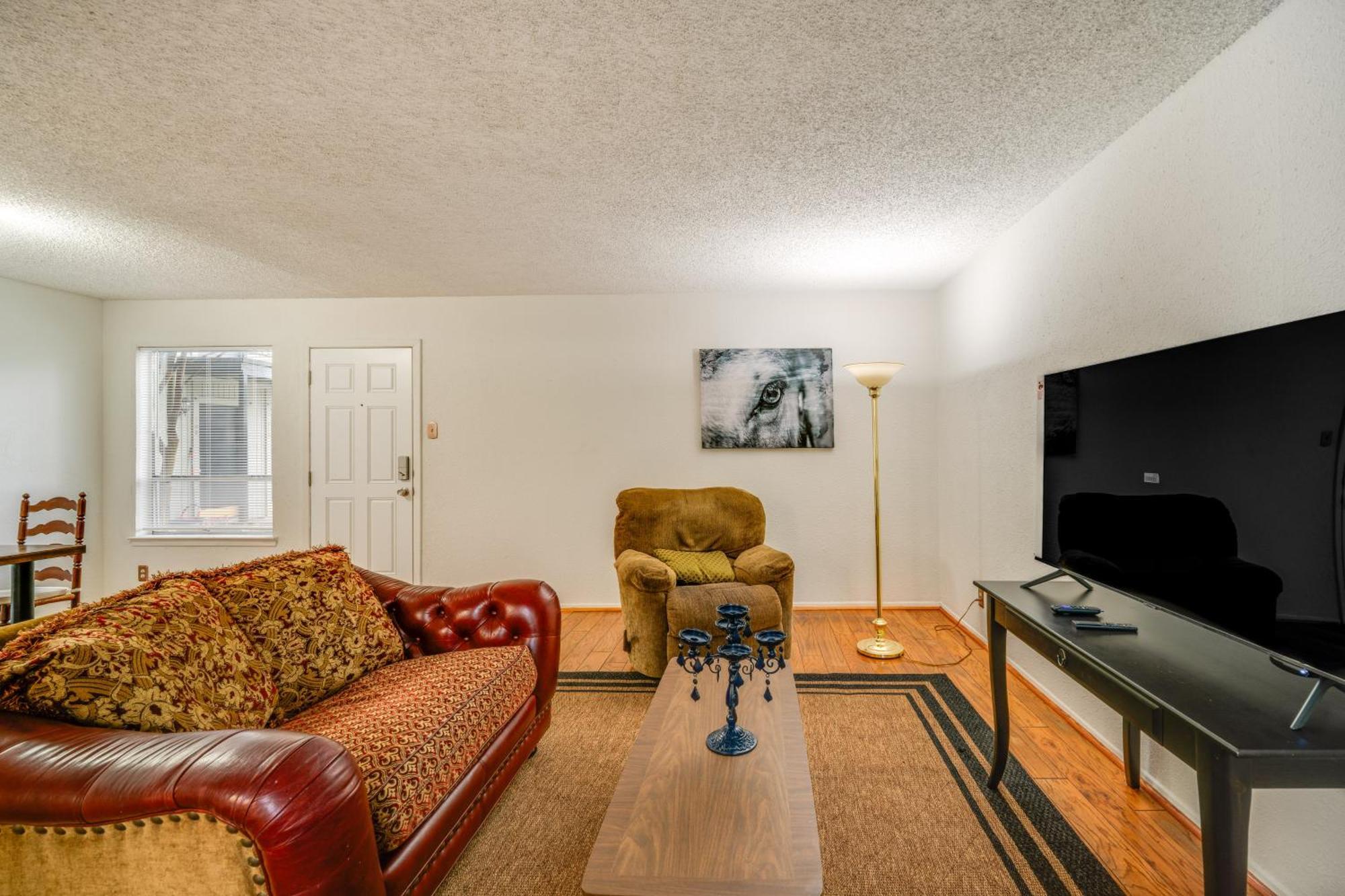 Walkable About 3 Mi To Downtown!